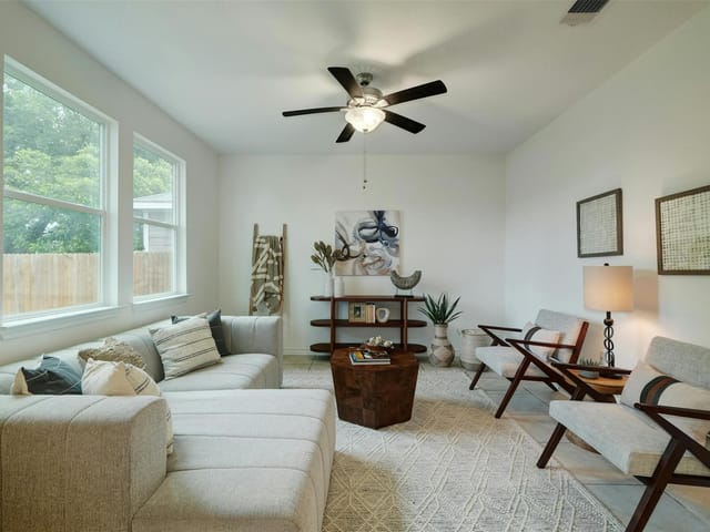 11812 Saddle Rock Dr