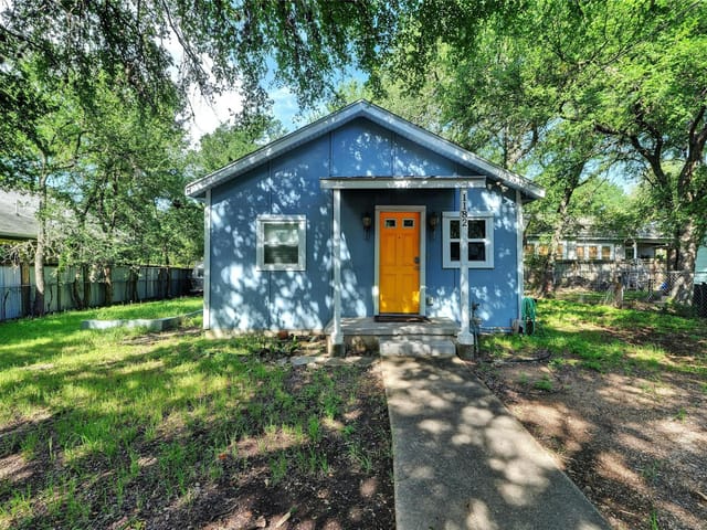 1182 Pandora St
