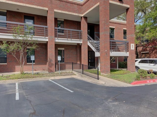 11824 Jollyville RD Unit #103