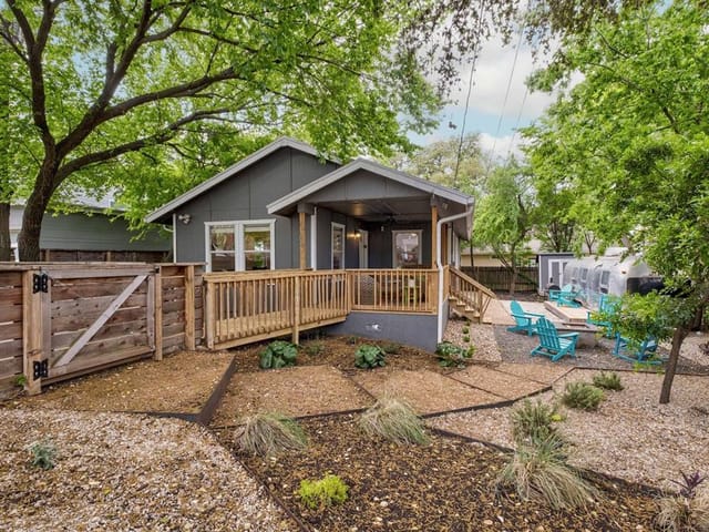 1184 Oak Grove Ave