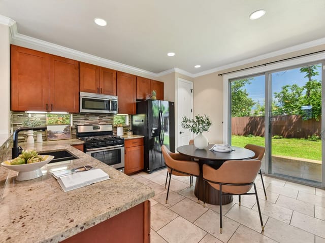 View 1185 Springdale RD 1185 Springdale RD, photo 1 of 6, Austin, TX
