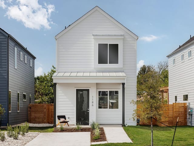 1186 Sarabeth Way