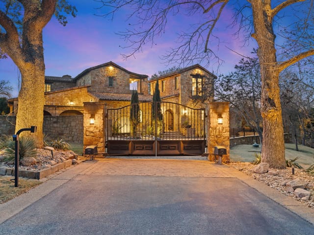 119 Plaza Escondido