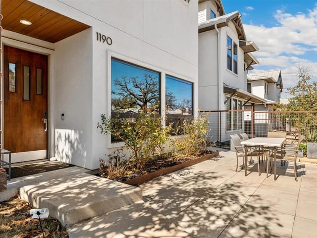 1190 Navasota ST