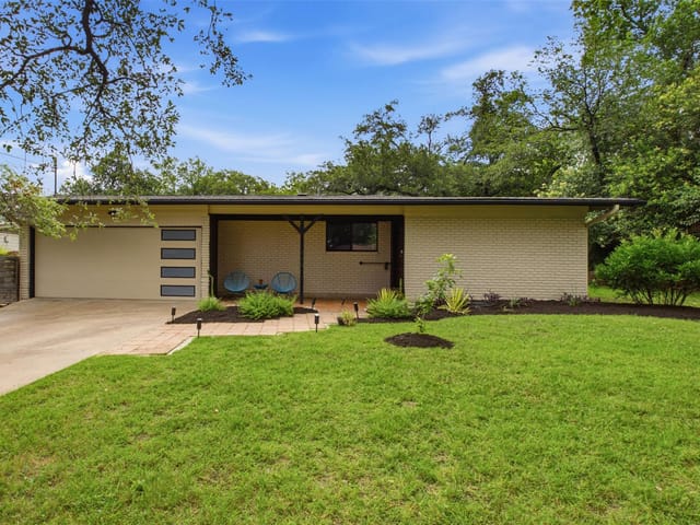11901 North Oaks DR