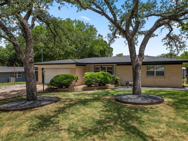11901 Oak TRL