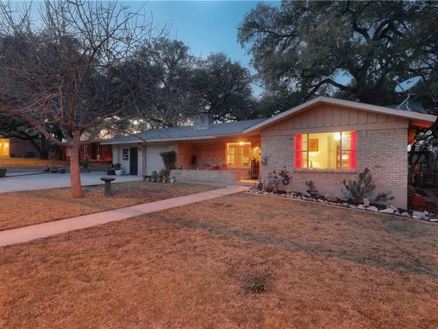 11902 Indianhead Dr