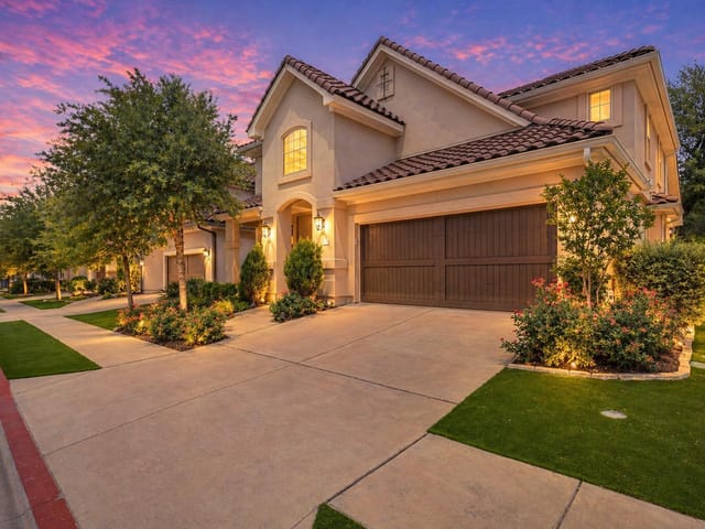 11904 Viscaya Way