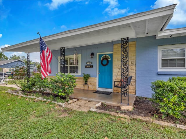 11909 Bluebonnet Ln