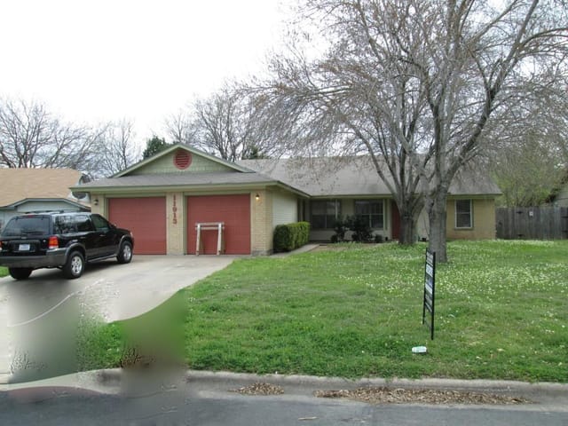 11913 Sunhillow Bnd