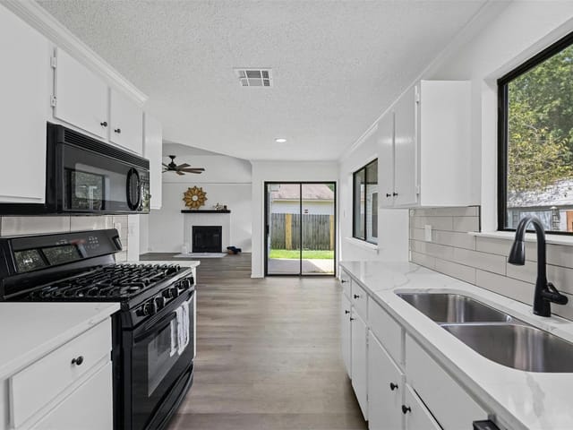 11918 Thompkins Dr