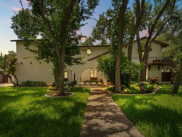 11923 Brookwood Cir