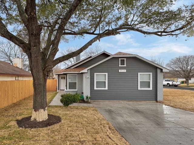 11924 Thompkins Dr