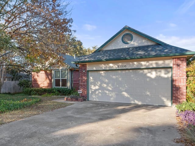 11935 Meadowfire Dr