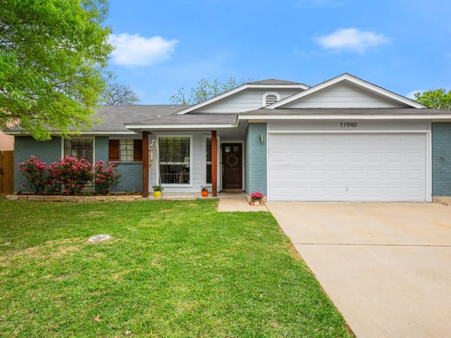 11940 Rosethorn Dr