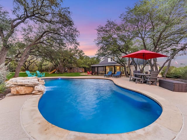 1196 W Bartlett DR