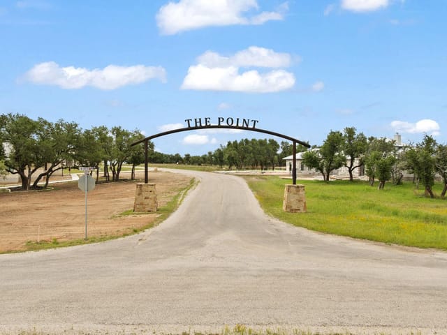 120 Trophy Oak Pt