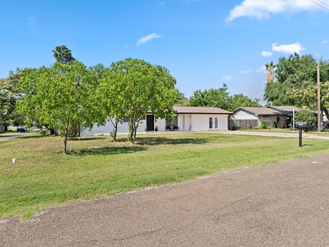 1200 Ash DR