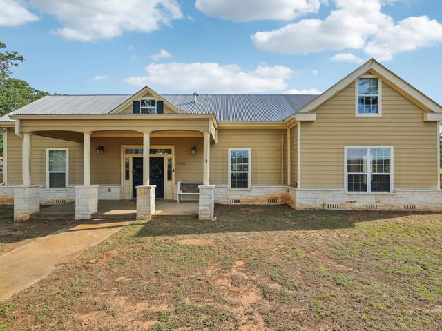1200 County Road 211