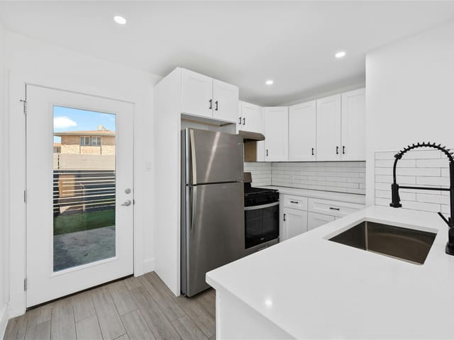 1200 E 52nd St Unit #104