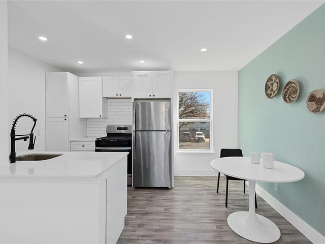 1200 E 52nd St Unit #203