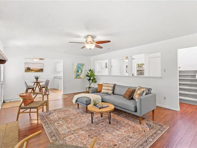 1200 Knollpark Cir