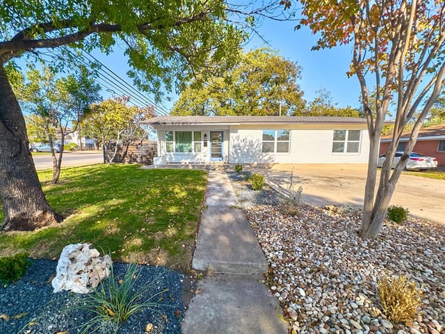 1200 Ridgemont Dr
