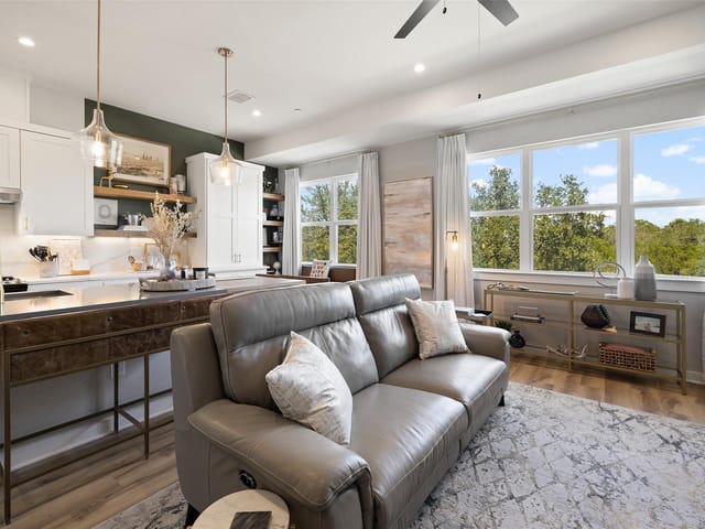 12001 Vista Parke DR Unit #1402