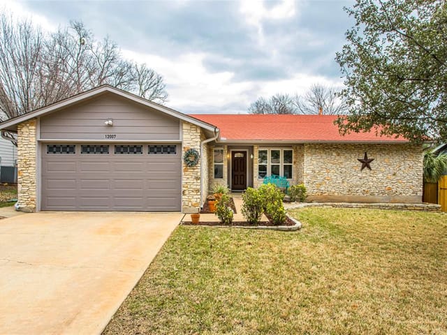 12007 TRIANON Ln