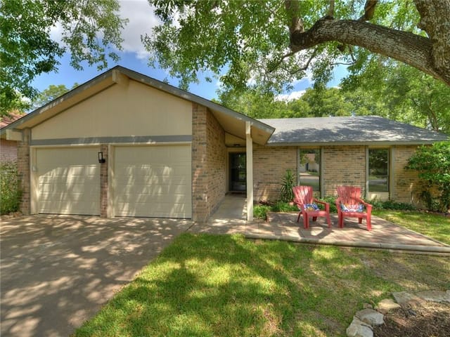 12008 Swallow Dr