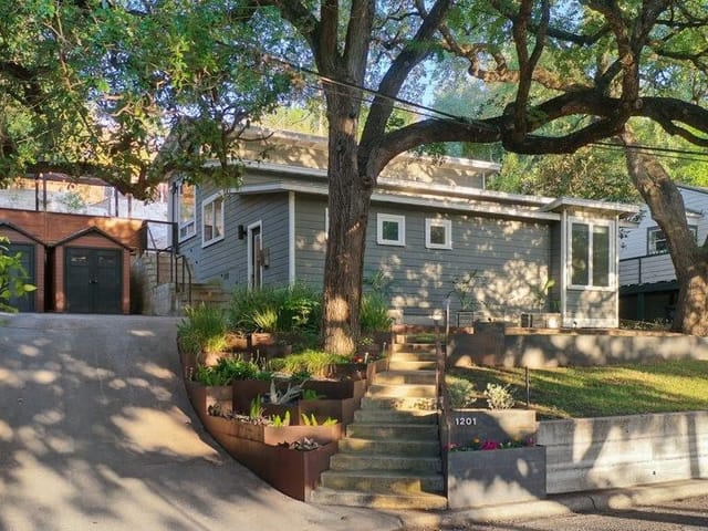 1201 Alta Vista Ave