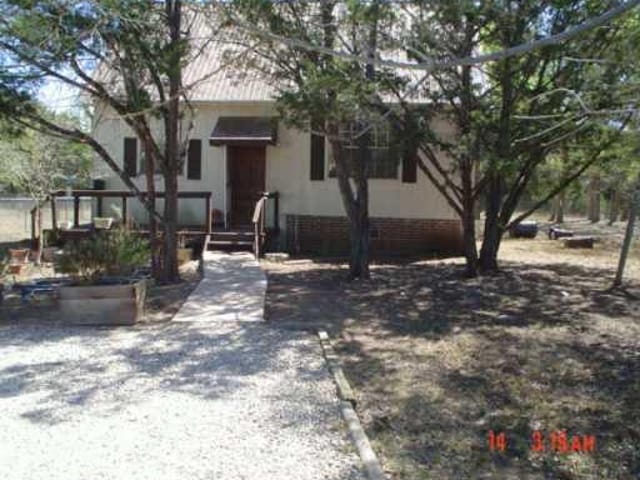 1201 Jennifer LN