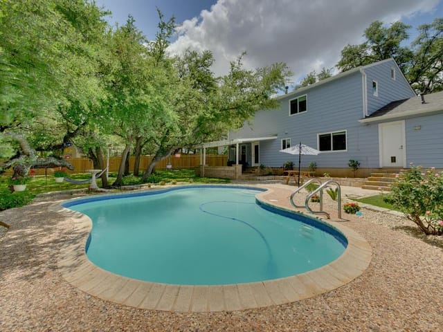 1201 Knollpark Cir