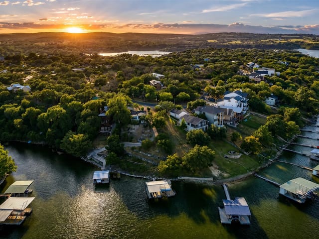 1201 Lake Shore DR
