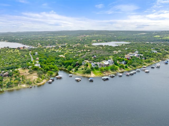 1201 Lakeshore Dr