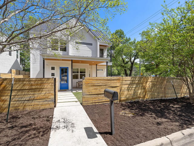 1201 Luna St