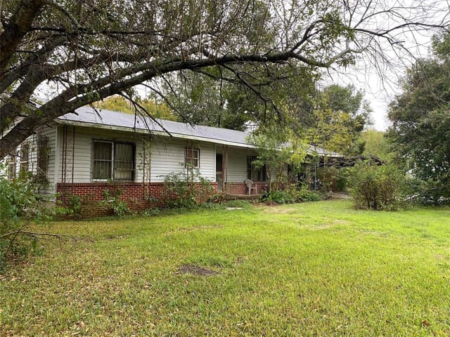 1201 Matthews Ln