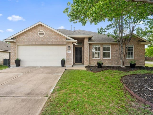 1201 Ridgewood Dr