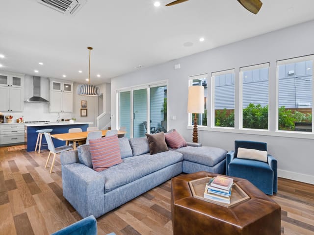 1201 W 39th 1/2 ST Unit #B