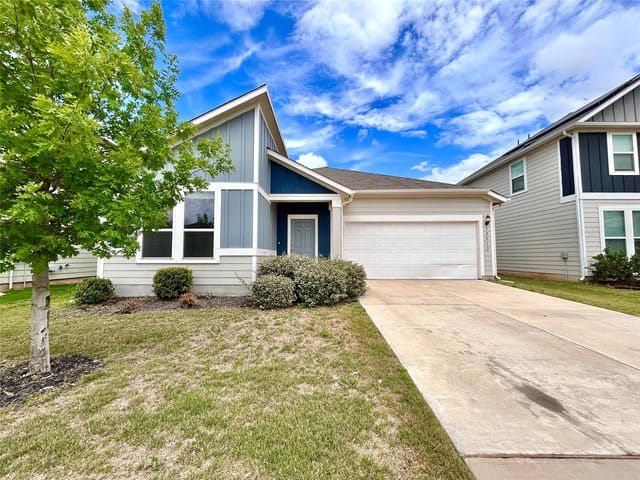 12012 Saddle Rock DR