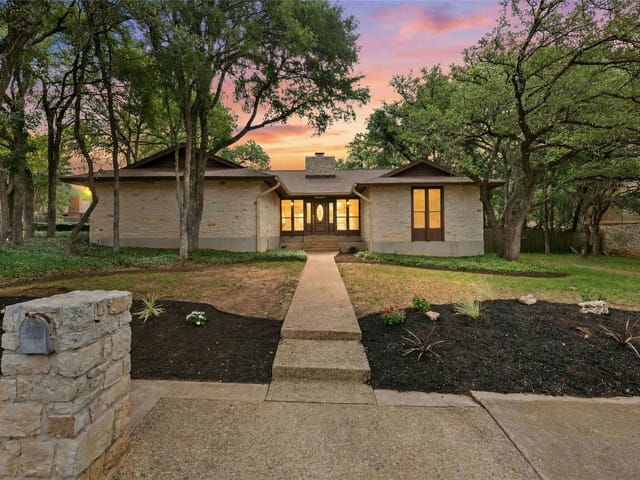 12017 Wycliff LN