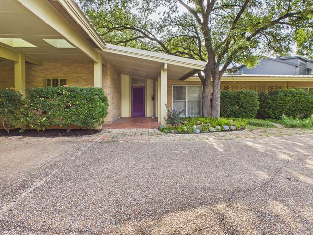 1202 Belmont PKWY