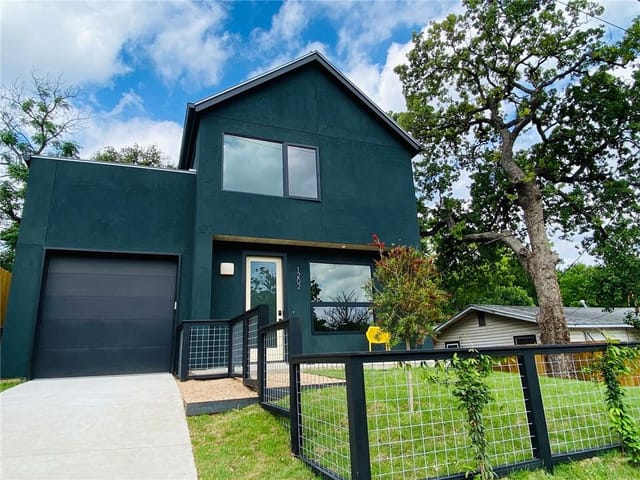 1202 Greenwood Ave