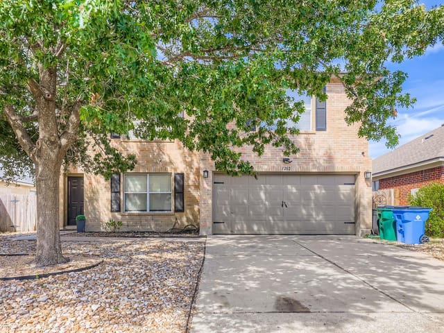 1202 Hughmont Dr