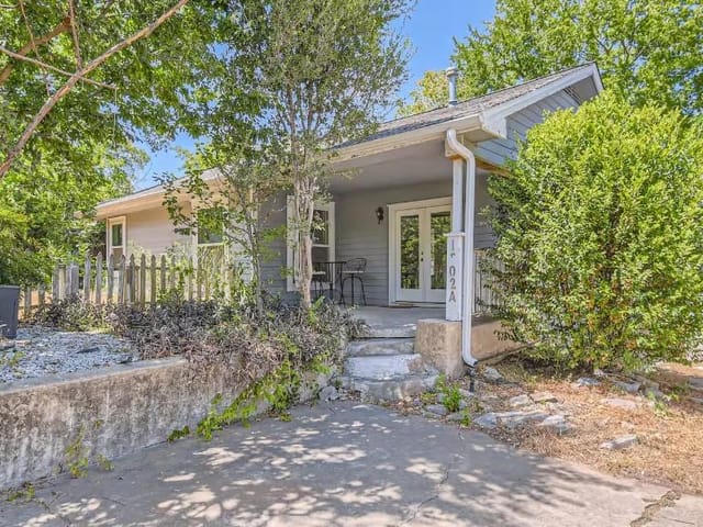 1202 Loma Dr