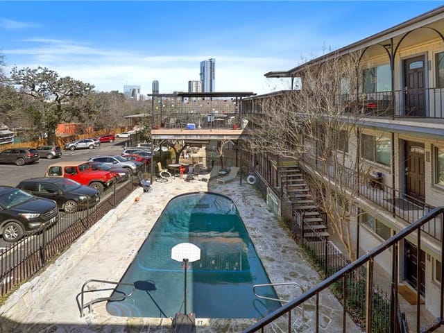 1202 Newning Ave Unit #202