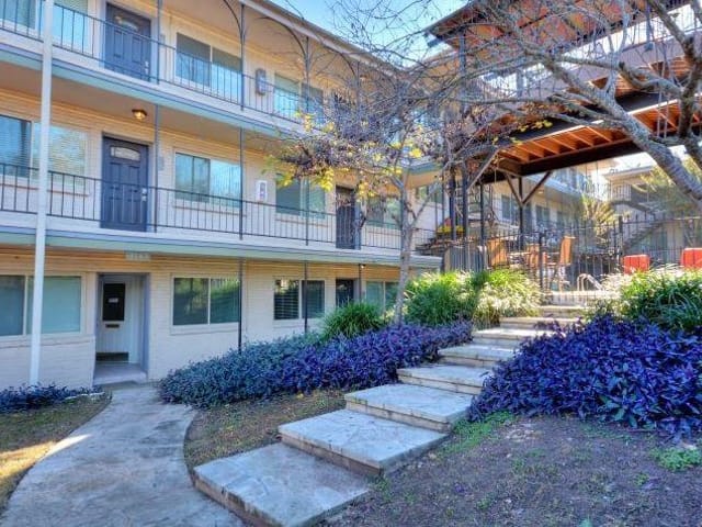 1202 Newning Ave Unit #206