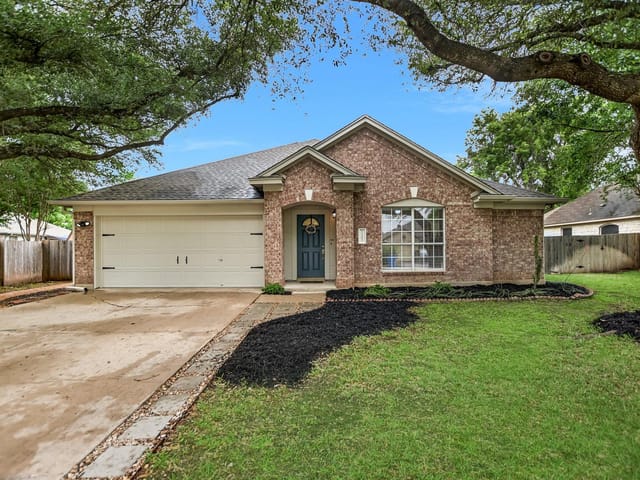 1202 Petunia Ln
