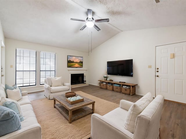 1202 Thorpe Ln Unit #216