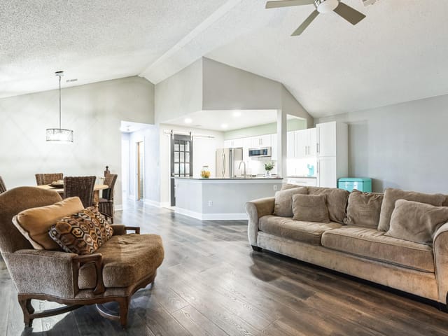 1202 Thorpe Ln Unit #406D